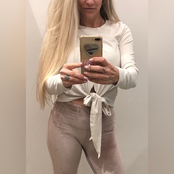 Lululemon New Nulu top ~never worn - Picture 3 of 5